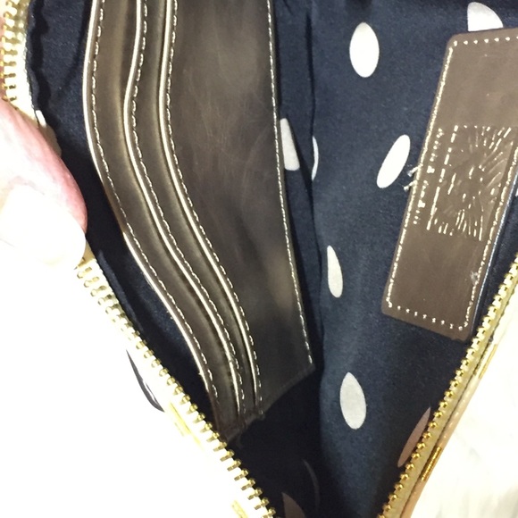 3/$21, Anne Klein Crean & Gold Wristlet, NWT - Picture 3 of 7